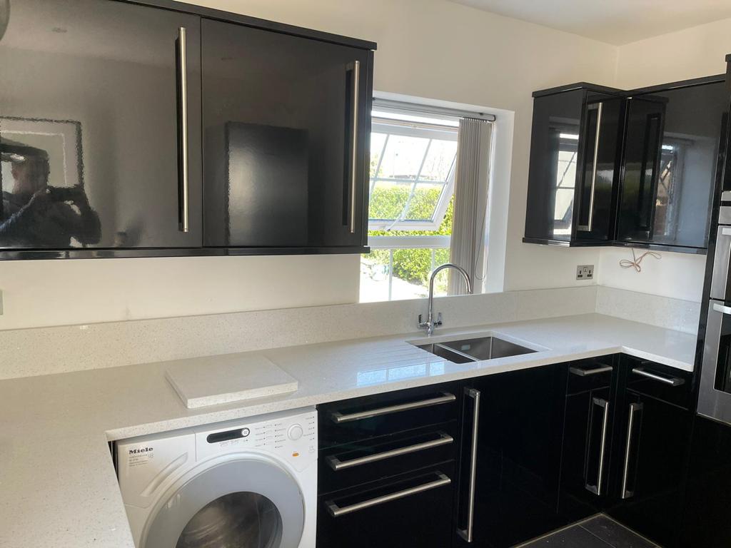 Olly London Kitchen Worktop Fitter tweet media