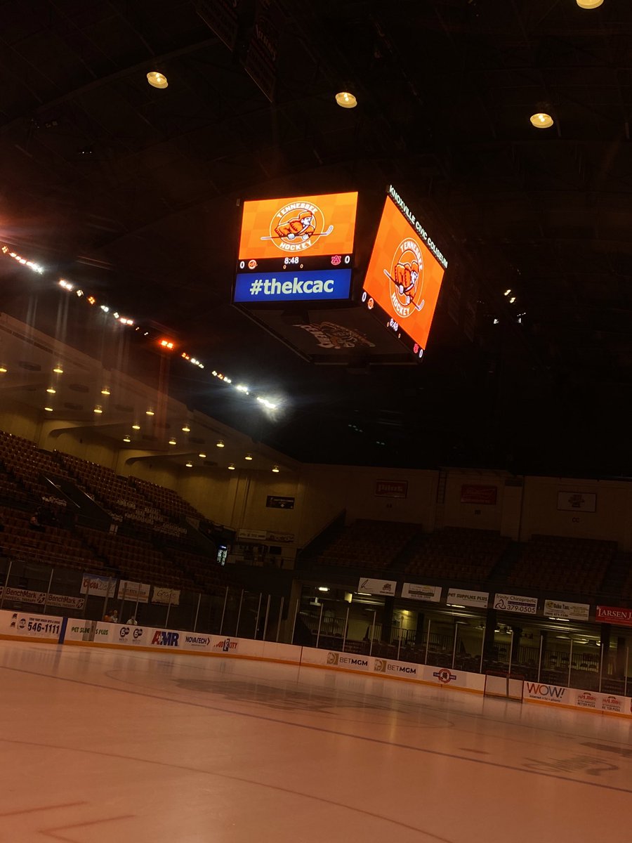 DanielleDiNenn1's tweet image. It is almost time for game two between @IceVolsHockey and @AuburnHockey! 

After taking down Auburn 7-1 last night, Tennessee looks to end their season on a 4 game win streak. 

Follow along and stay tuned for some @SECHChockey action!