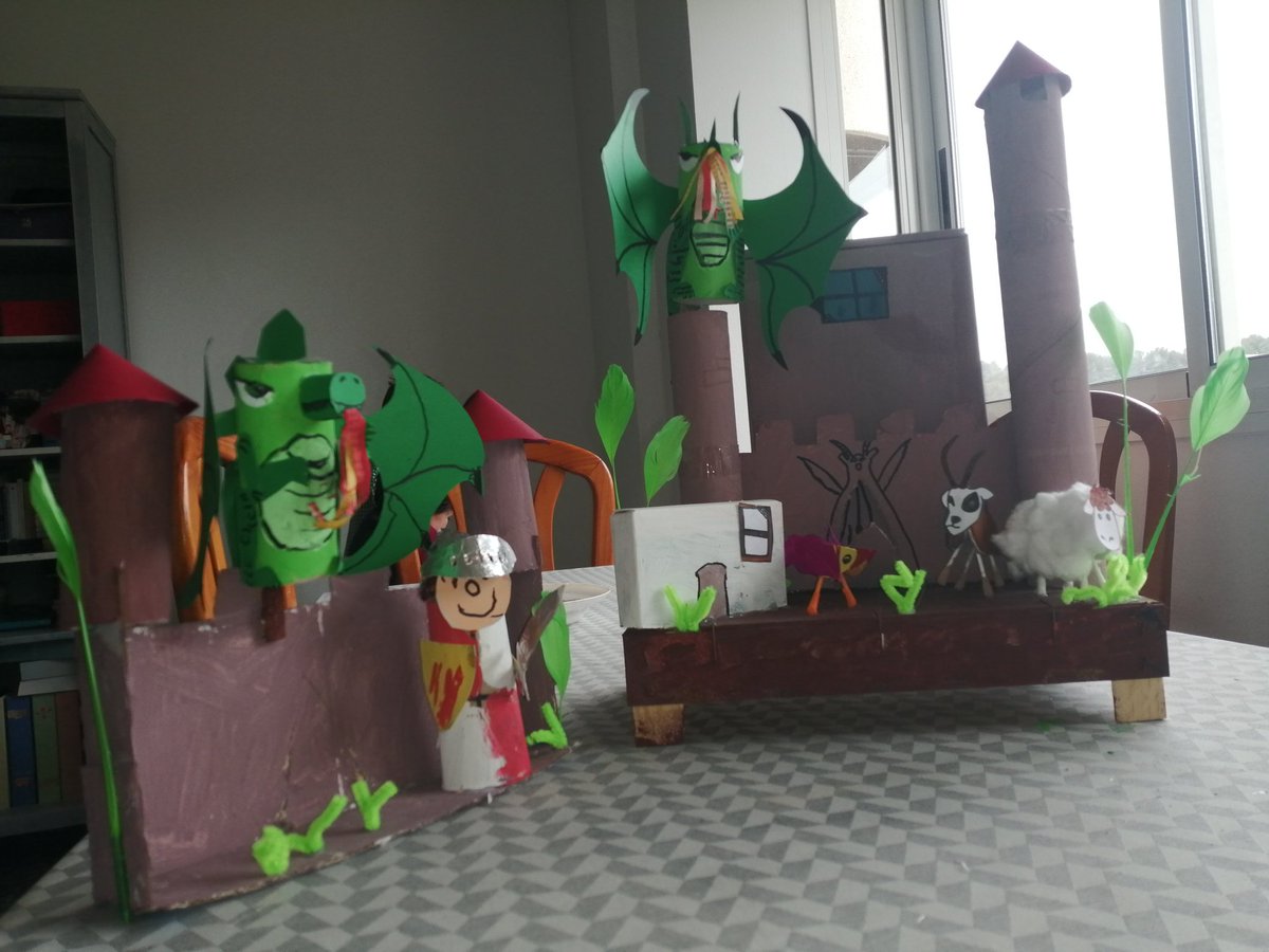 Stela_RG's tweet photo. Manualidad Sant Jordi! La de la derecha 2o premio artístico 1o de primaria :) se lo merece después de mucho esfuerzo!
#creatividad #educacion #ideas #recursos #primaria #SantJordi2021 https://t.co/Pluedk5Tvr