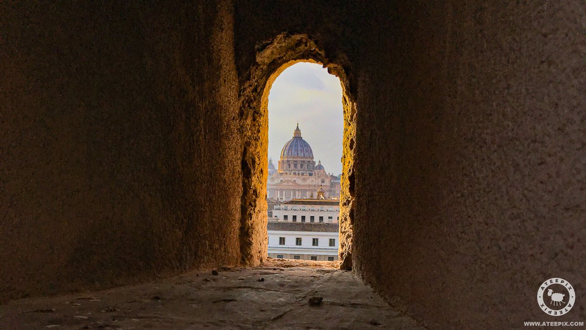 👾🇮🇹🏺 #Rome
La coupole de #SaintPierre vue depuis le #CastelSantangelo.
@romanhistory1 @ThePhotoHour @LiliPalatinus  @LuoghiDalMondo @YourAwesomePics  @ThePhotoHour  @ThePhotoChallng  @MyBeauDes   
@FotoDiRoma @ThePhotoChallng @FotoRshot @WorldTourisms #picoftheday #photoitaly