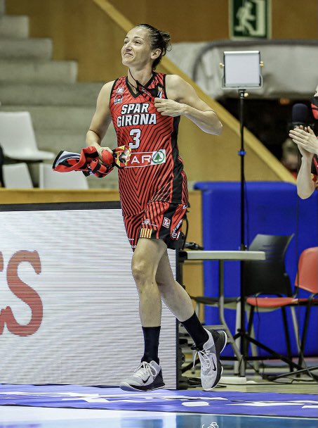 Deixa’m dir-ho a aquesta hora: @unigirona és el vigent Campió de #CopaLFEndesa i de #LFEndesa. I si avui ha de ser l’últim partit de la @laia910 i de la #SonjaVasic, que sigui com a mínim un gran partit...! Som-hi UNI...!!