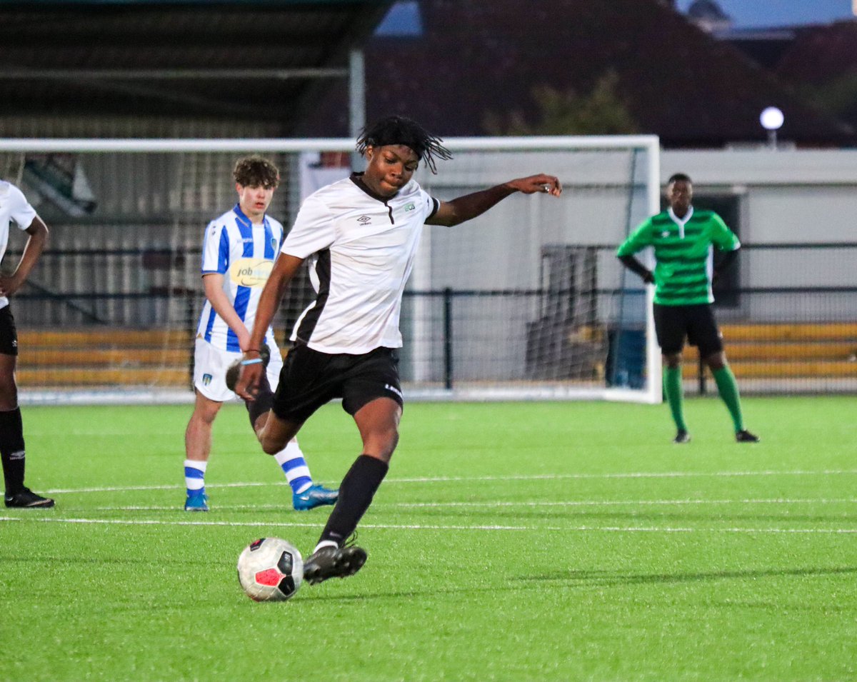 EliteCoachingA1's tweet photo. Thursday Evening saw us play an entertaining fixture against @ColU_Academy 

Thanks to everyone involved and see you again soon https://t.co/4JxSAMti7L