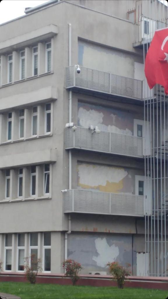 budirenisi's tweet photo. Bugün kampüslerimize yeni güvenlik kameraları takıldı. Güvenliğimizi değil bizleri fişlemeyi amaçlayan kayyum zihniyetine karşı güvenli alanımızdaki özgürlüğümüzü geri istiyoruz! 
#ÜniversitelerBizimdir https://t.co/BudAY7z8Zp
