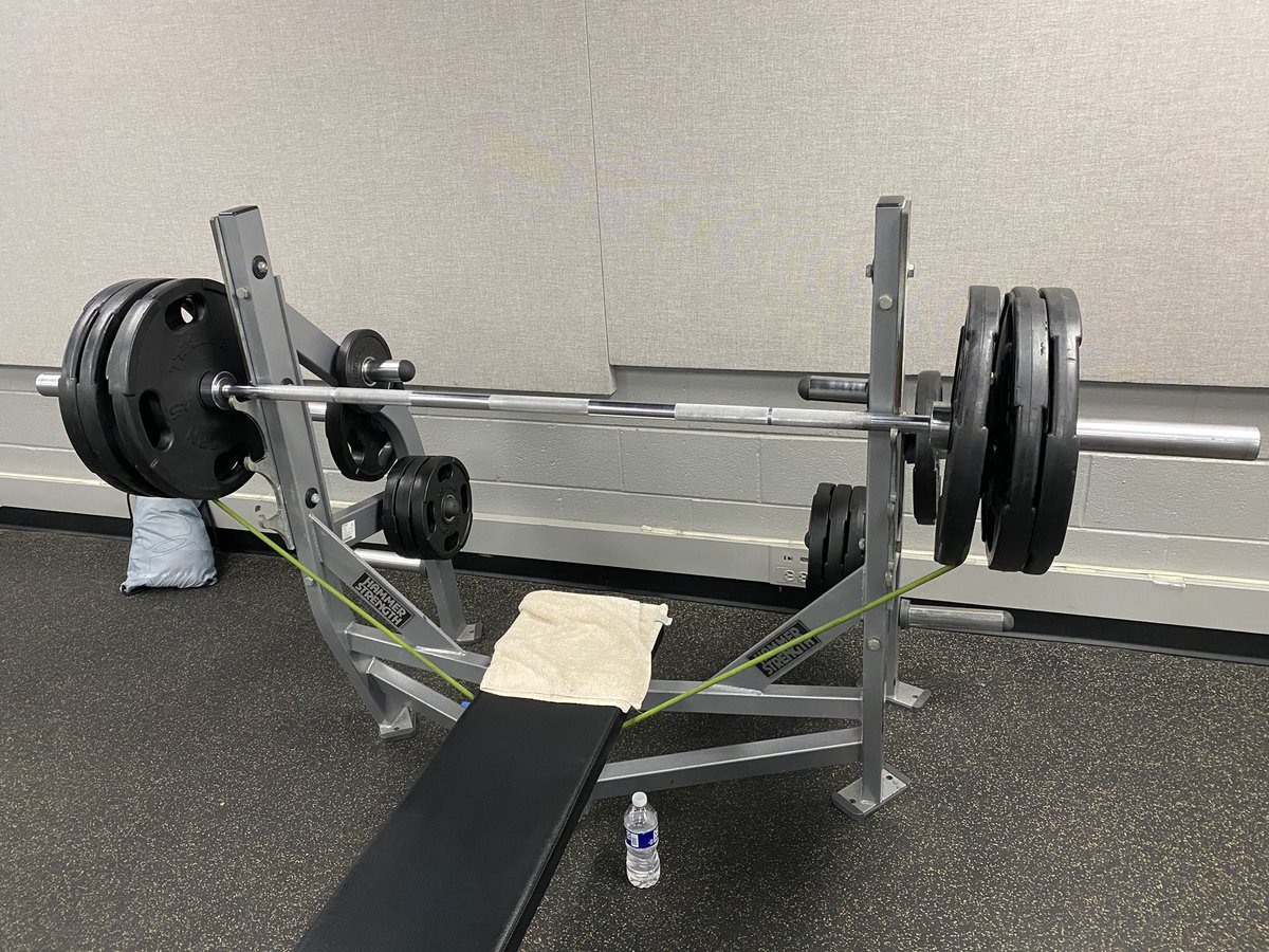 ballen_clt's tweet photo. Changing up the bench a bit today. Added resistance bands to make it harder to lock out. Get off the stress somehow this weekend. Walk with The King today and be a blessing. #weekendworkoutwarrior https://t.co/fUuk0TuWJh