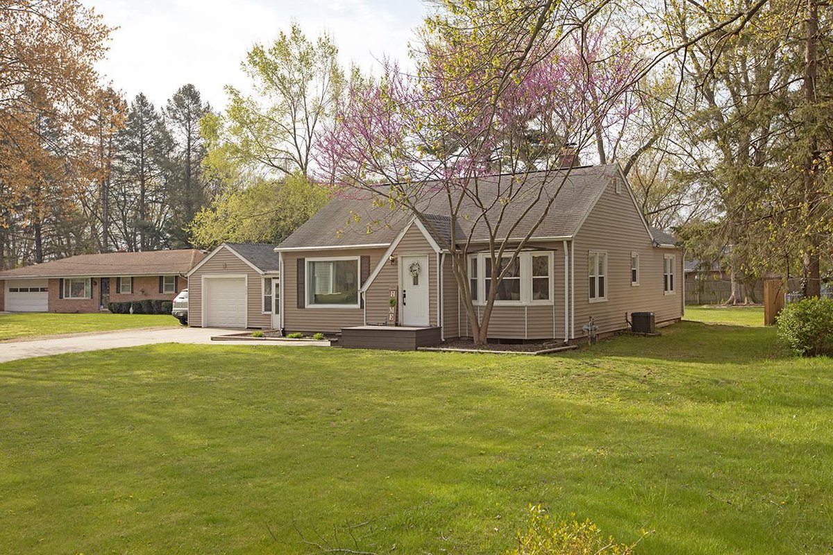 Lindeestar's tweet photo. Check out this property just listed in 46514 https://t.co/eegoRpTggM https://t.co/RNNLCWVsAO