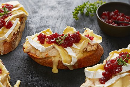 GreatTastesMB's tweet photo. These Open Faced Chicken and Brie Toasts look elegant and impressive on a platter, but they are actually really simple to make. Treat yourself to something special tonight!
https://t.co/QU44sSQ2GR
#MBFoods #MBFarms #Chicken #Recipes @manitobachicken https://t.co/0Rggo9thsv