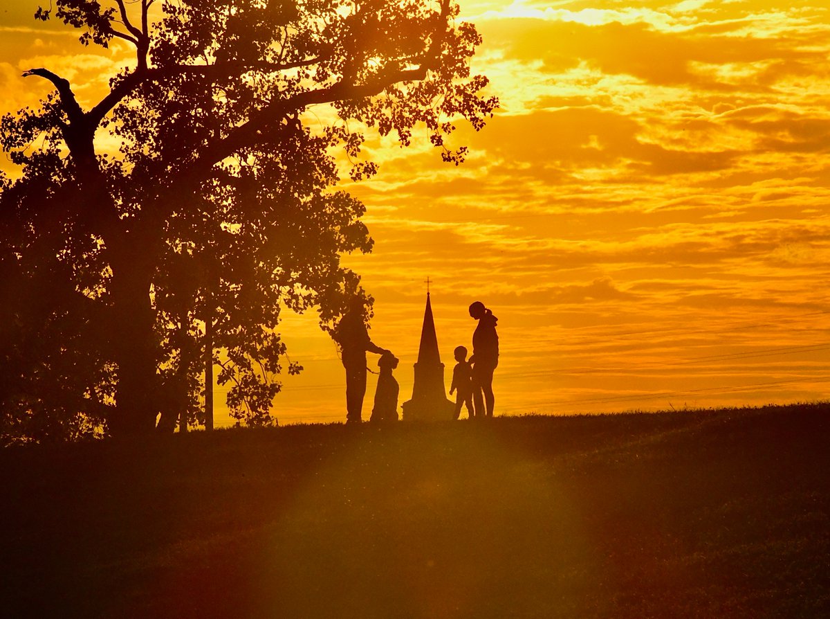 marcorasi1960's tweet image. Meeting in front of the cathedral -- Algiers Point, New Orleans