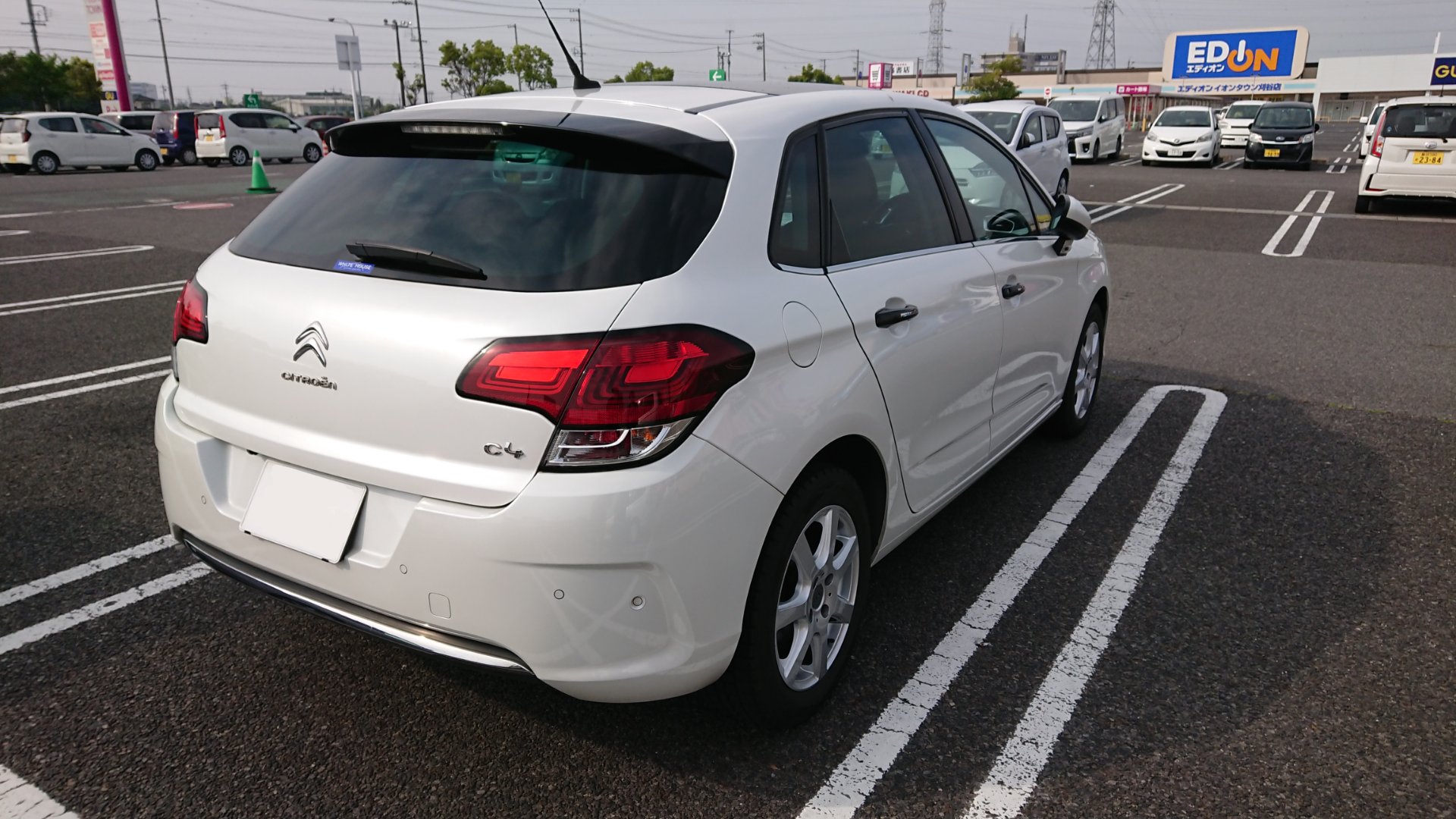 Mura 350s プジョーの窓ガラス修理の代車でシトロエンc4 セダクション シトロエンの独特な世界観があります プジョー シトロエン Psa T Co Rx3xpjwoho Twitter