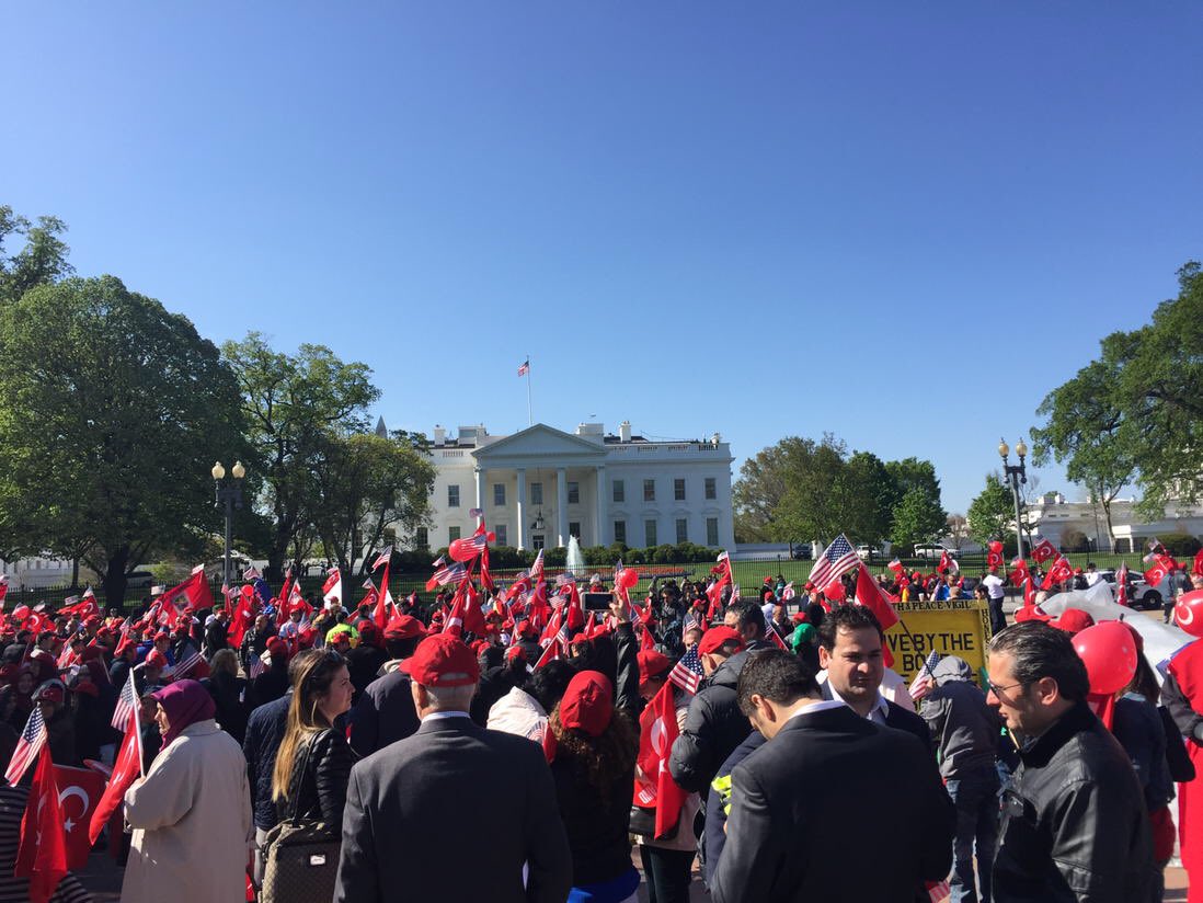 NurgulYavuzer's tweet photo. Her sene 24 nisan’da Washington, DC’deki Konsolosluğumuzun önünde tuttuğumuz nöbetleri düşünürken bugün Biden’in yaptığı hadsiz açıklamadaki Soykırımı tanımlaması yüreğimi sızlattı.🇹🇷 arşivlerin açılması kimin soykırım yaptığını ortaya koyacaktır! #1915Olayları #LetHistoryDecide https://t.co/aYwvHo3JJE