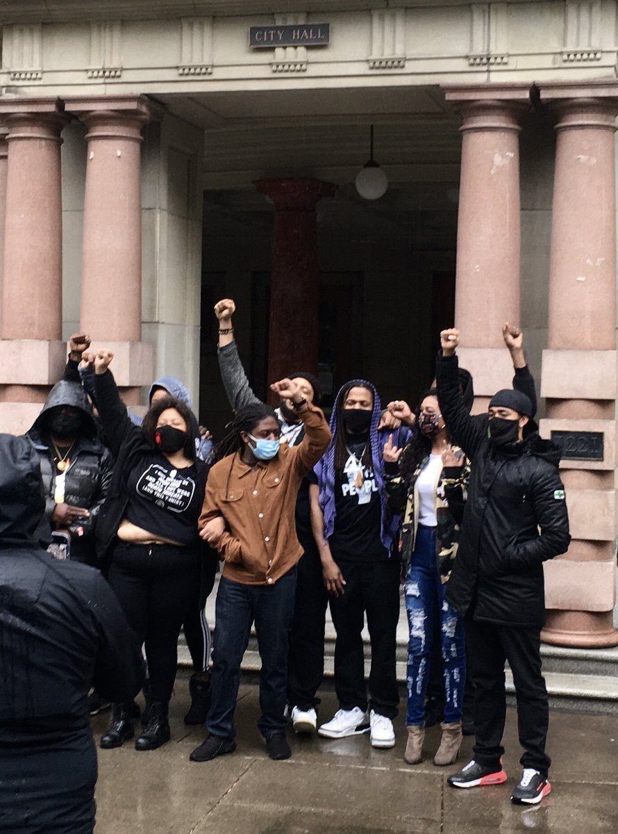 Pdx_resistance's tweet image. As the Mayor and deputies tweeted from home, community members came to Portland City Hall and held a press conference rejecting Wheeler’s latest attempts to use their words to divide the Black community.

“Focus on the broken system, not the broken windows.”
@weoutherenet