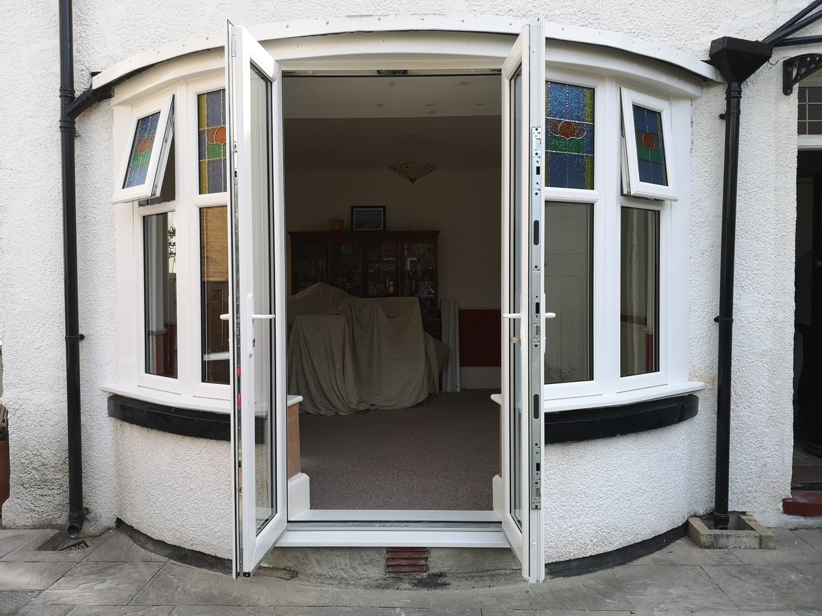 spectrumwindows's tweet image. We took this bay replacement on and definitely won. What a result! Curved bay now has open out french doors and copy colour leaded glass. What a beauty!! 👀