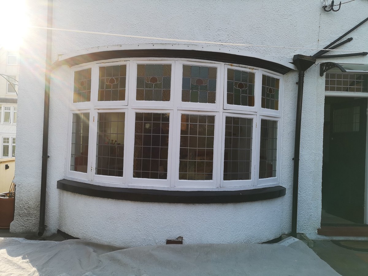 spectrumwindows's tweet image. We took this bay replacement on and definitely won. What a result! Curved bay now has open out french doors and copy colour leaded glass. What a beauty!! 👀