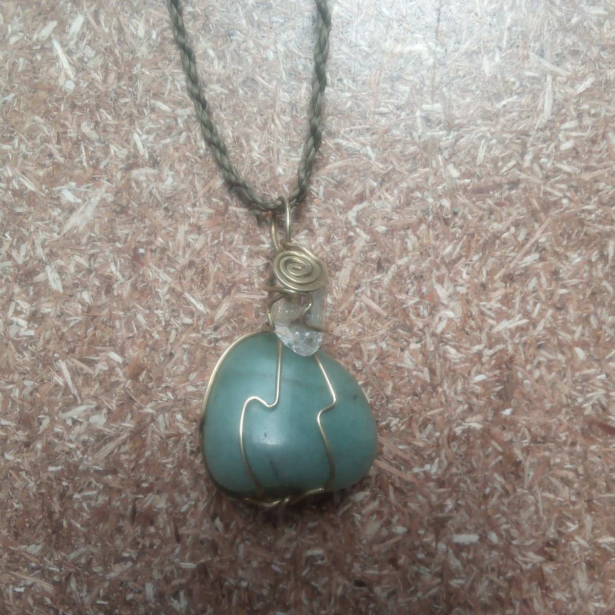 Esart_acc's tweet photo. Dije de Jade y cuarzo trabajado a mano en bronce 💚🤍💚🤍
#dijejade #jade #cuarzo #esart https://t.co/pIIUlsyDFh
