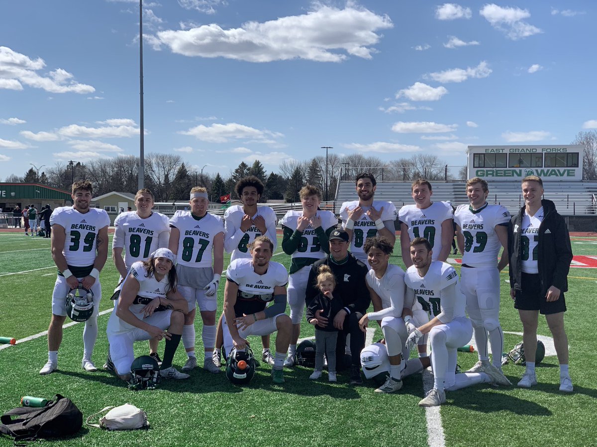 CoachHeinBSU's tweet photo. Fun day watching these guys compete! 🦫 #WidePride https://t.co/4R4ops0lqT