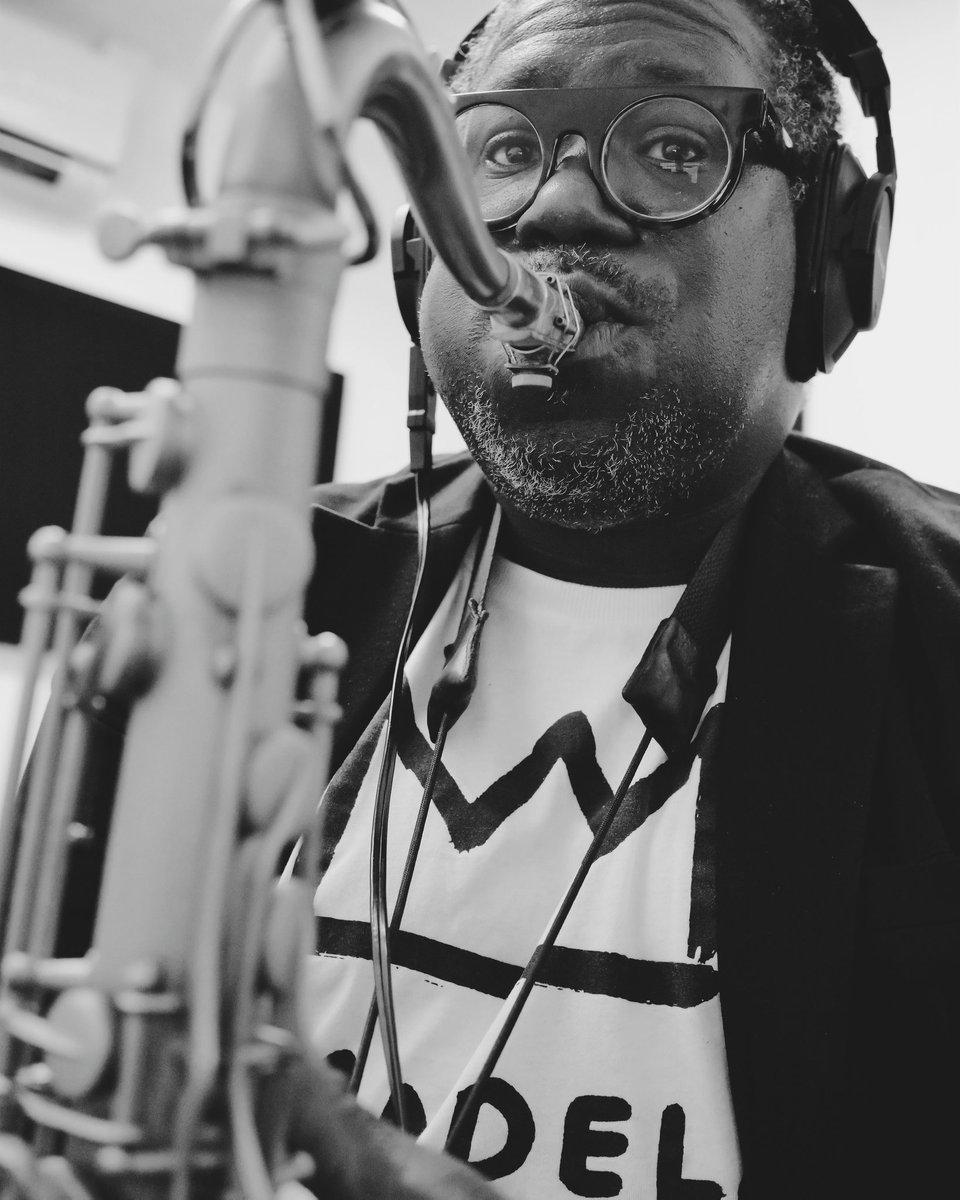 "Re-invent the new hustle" 

#eZrabrown 
t-shirt : @la_bong
eyewear: <a href="/KOMONO/">KOMONO</a>