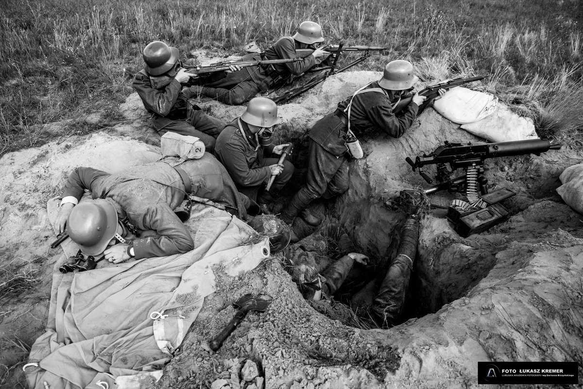 Machine gun position under attack