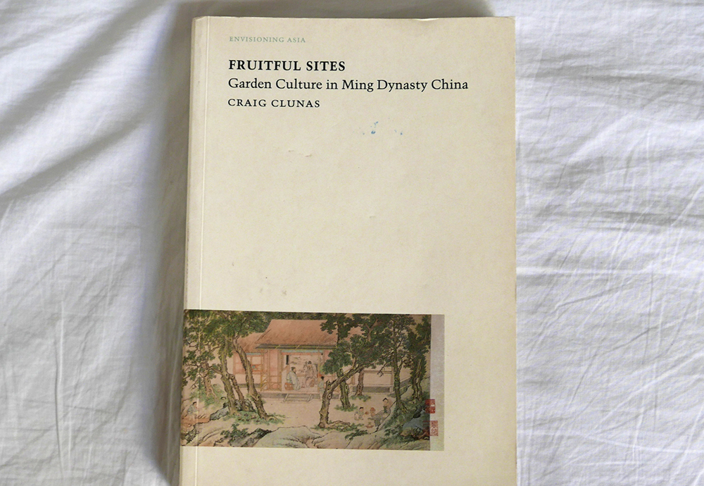 Seemingly next day delivery arrival from <a href="/OxfamLancaster/">OxfamBooksLancaster</a> today, that was really fast, thanks! Even better, its an excellent tome on Ming dynasty gardens by @CraigClunas. Should be.....fandabbeydosey.