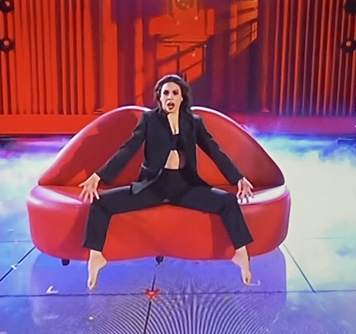whoooooiamm's tweet photo. SERENA CHE PORTA UN PUNTO A CASA. PERCHÉ IL MONDO DELLA DANZA SA #Amici20 https://t.co/AaE5Hjg0yL