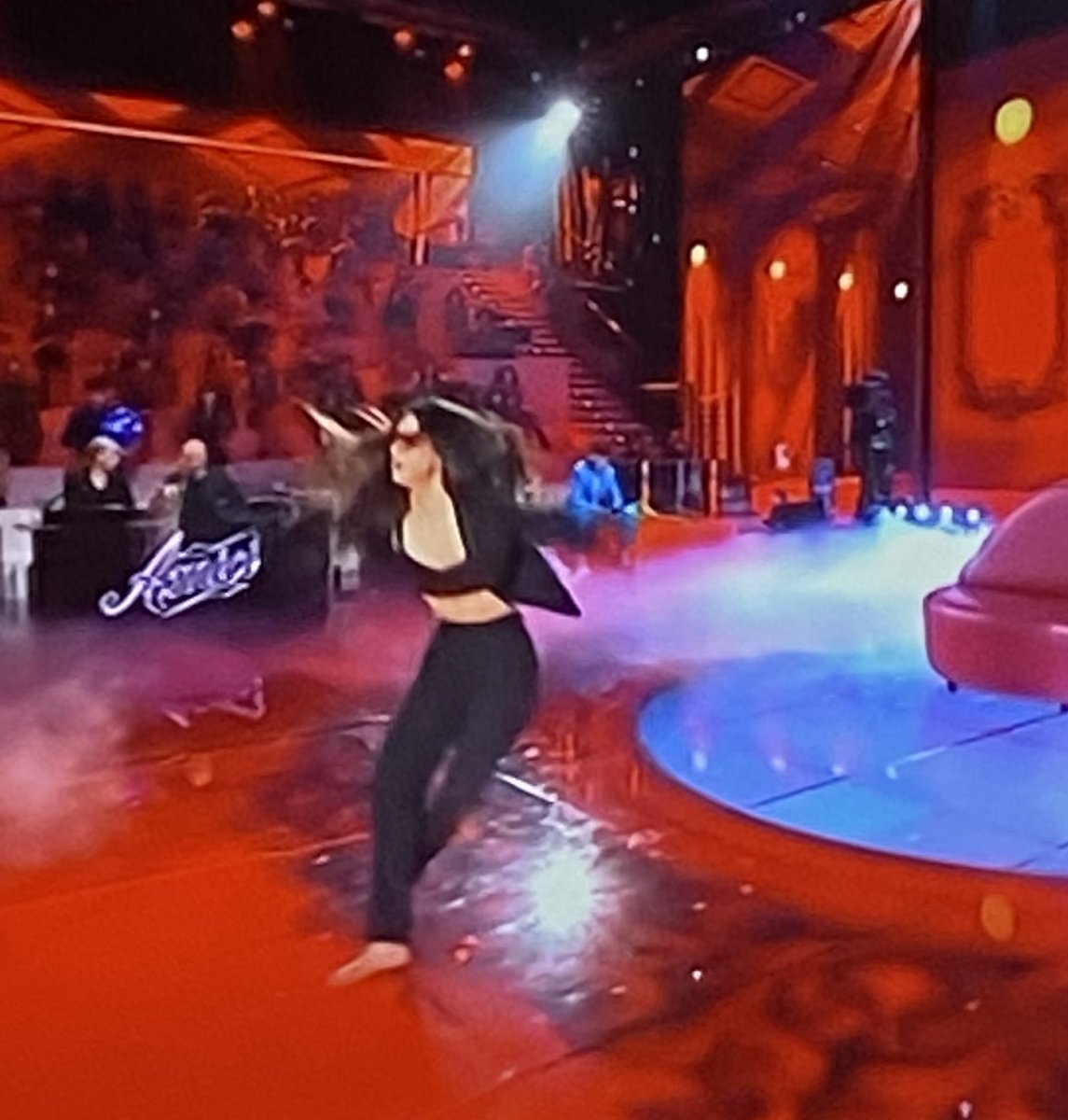 whoooooiamm's tweet photo. SERENA CHE PORTA UN PUNTO A CASA. PERCHÉ IL MONDO DELLA DANZA SA #Amici20 https://t.co/AaE5Hjg0yL