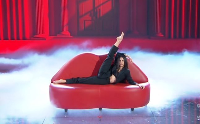 mmmiriaam's tweet photo. serena, sei c a p o l a v o r o !  #Amici20 https://t.co/VoFnyQ38ue