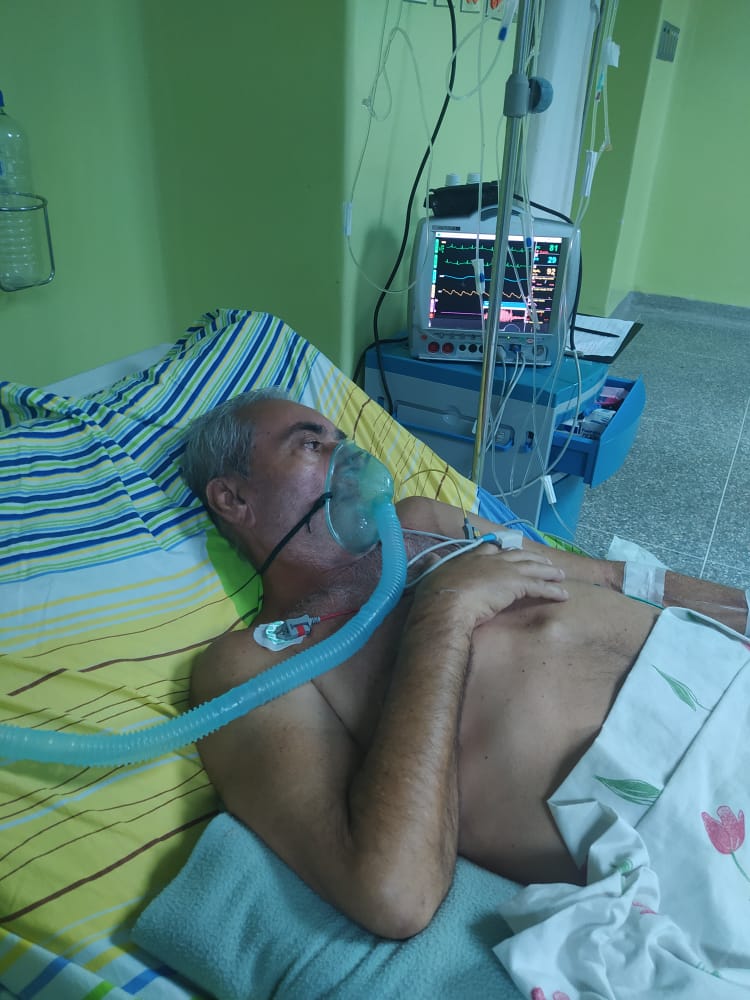 Por favor amigos de Twitteland necesito su ayuda ... Es el papá de una colega medico .. Se llama Teodomiro Chacón tiene 69 años está ena UCI d hospital central de Valencia con COVID . Ayúdenme a difundir para sus medicamentos..este es el link gofund.me/d4f77a63 😇😇😇