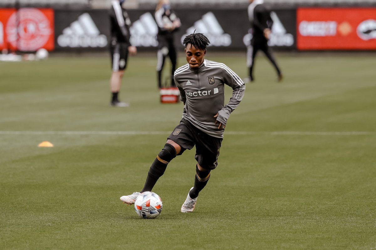 Calentando motores. 🔥

Warmups presented by <a href="/nectarsleep/">Nectar Sleep</a>. 

#LAFCvSEA