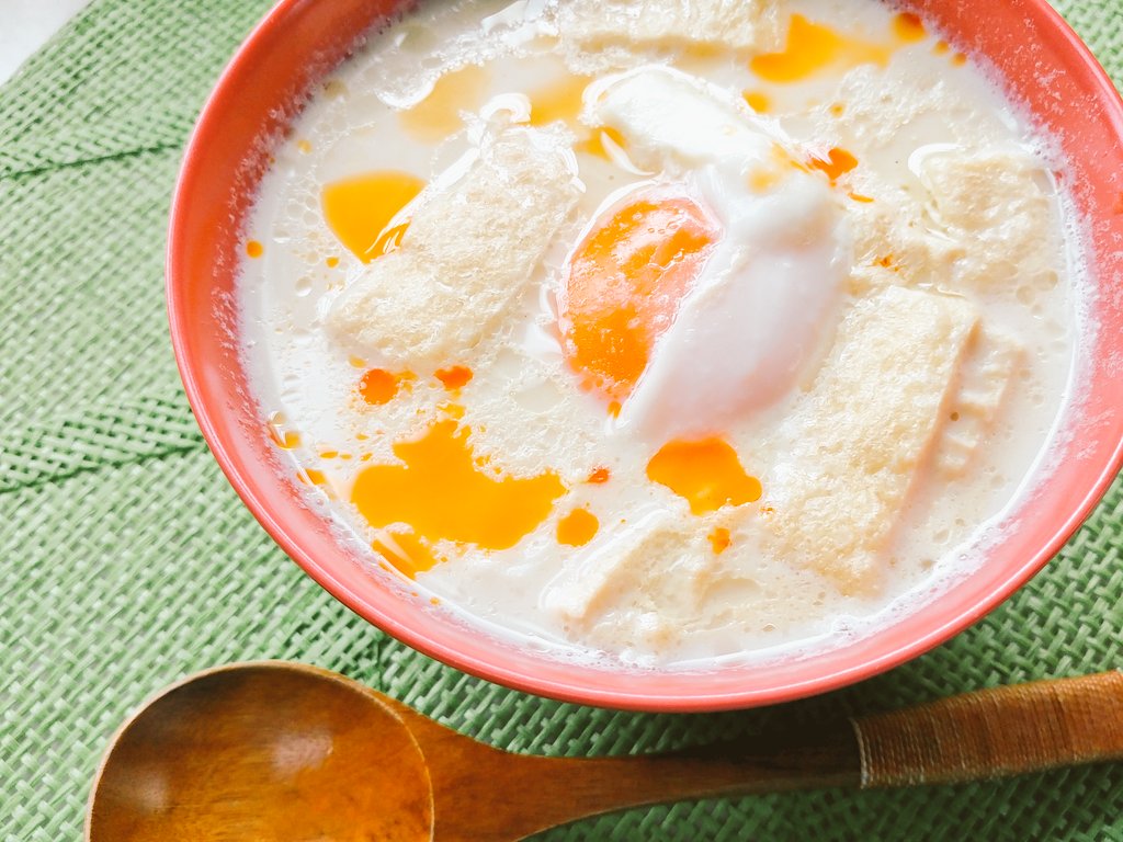 レンチン!豆乳スープ✨

豆乳、豆腐、油揚げ…気付いたら大豆製品ばかりのスープになっております✨
豆腐をご飯に代えてもまた美味しいので是非!

台湾の豆乳スープに憧れつつ作りました(あちらはお酢が入ってますがこのレシピでは使ってません) 