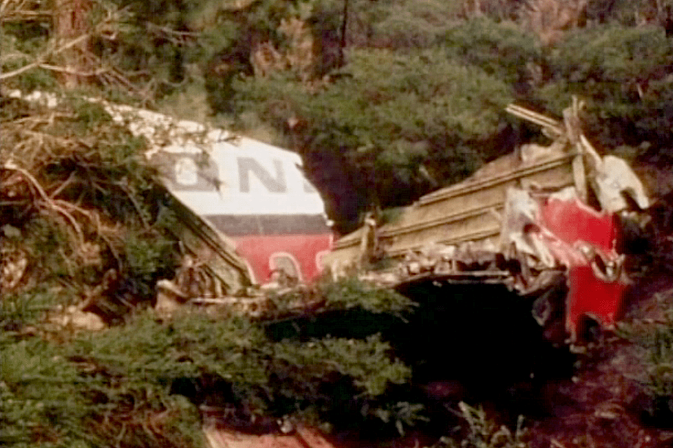  #OTD in 1980: Dan-Air Flight 1008, a B-727, crashes in Tenerife (Canary Islands, Spain) all 146 aboard die. Jet impacted a mountain after crew made a wrong turn entering an unpublished holding pattern. Factors: crew actions, weather (fog), ambiguity in ATC instructions, others.