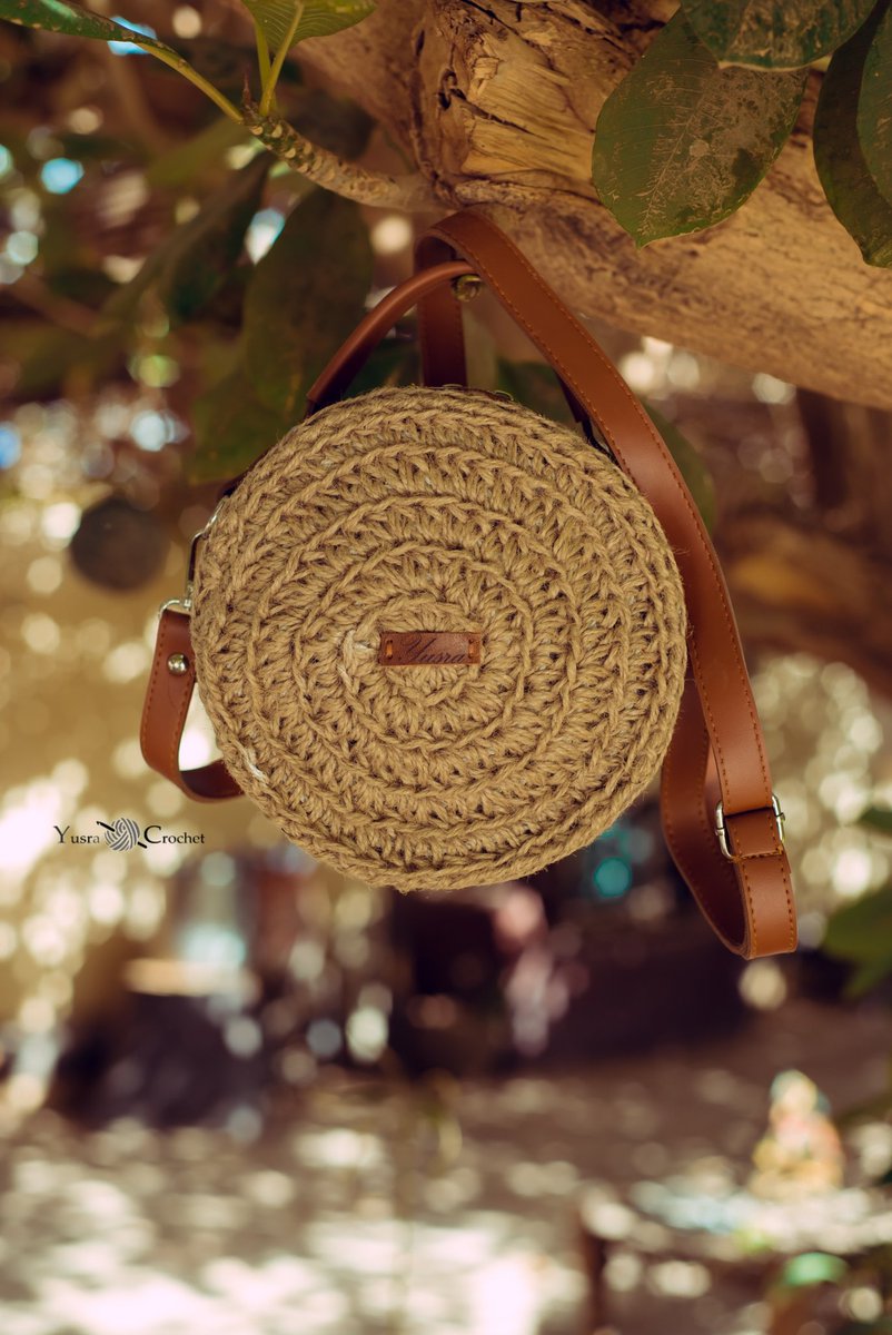 CrochetYusra's tweet photo. مساء الخيرات ♥️
شنطة الليله جميلة ومختلفة شوية.. 
البيجي والبني الألوان الجوكر 🔥
الخيط خيش مع جلد ترند وبجي مع أي شئ.. 

🍁قطرها 19 سم
🍁العرض 12 سم
🍁مبطنة
🍁طقم جلد إيطالي  بسوستين دبل فيس 
🍁يد كروس 139 سم
🍁السعر : 7900

For order WhatsApp 🔥
0123619518 https://t.co/kvGCghCmtn
