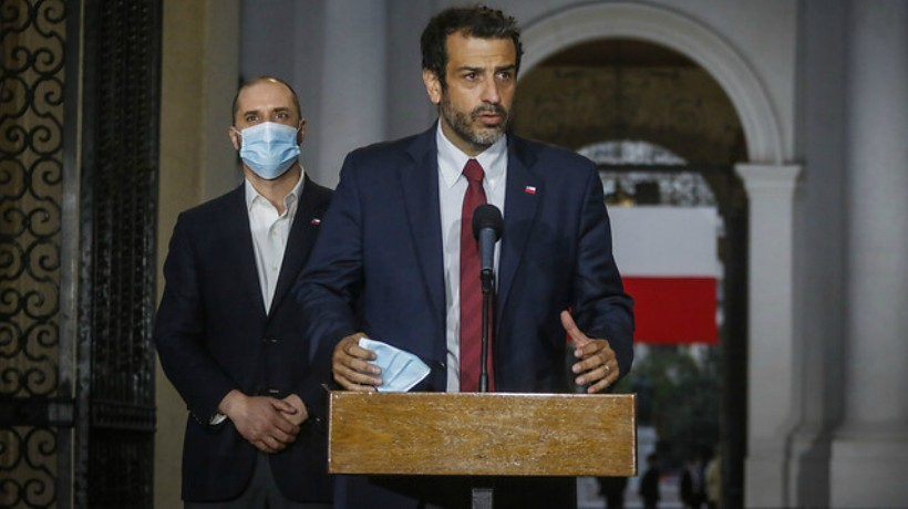 RONUSAN's tweet photo. Guaton Galli y el Flaco delgado viajan a la Araucania y cero avances.
No será mucho lucho ? Al parecer tienen billetera a libre disposición para gastar lo que No tenemos en equipamiento; recordemos cuánto nos salió el operativo de los conejos de la PDI
#FueraDelgado https://t.co/9pMN1rKbpS