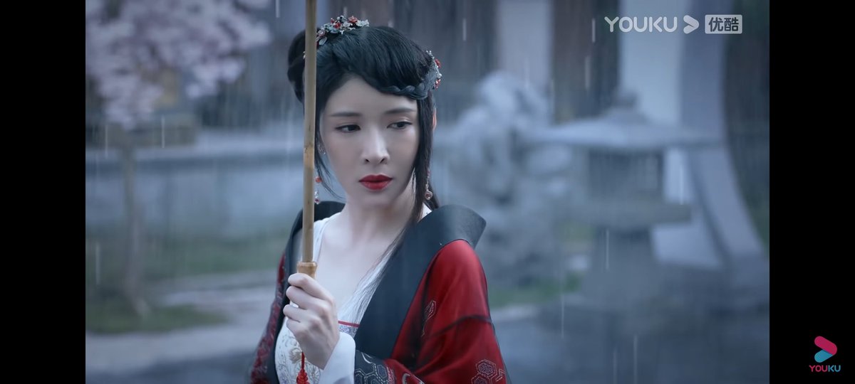 I've been patiently waiting for an umbrella scene and our beauty ghost delivered.  #amwatching  #WordOfHonor