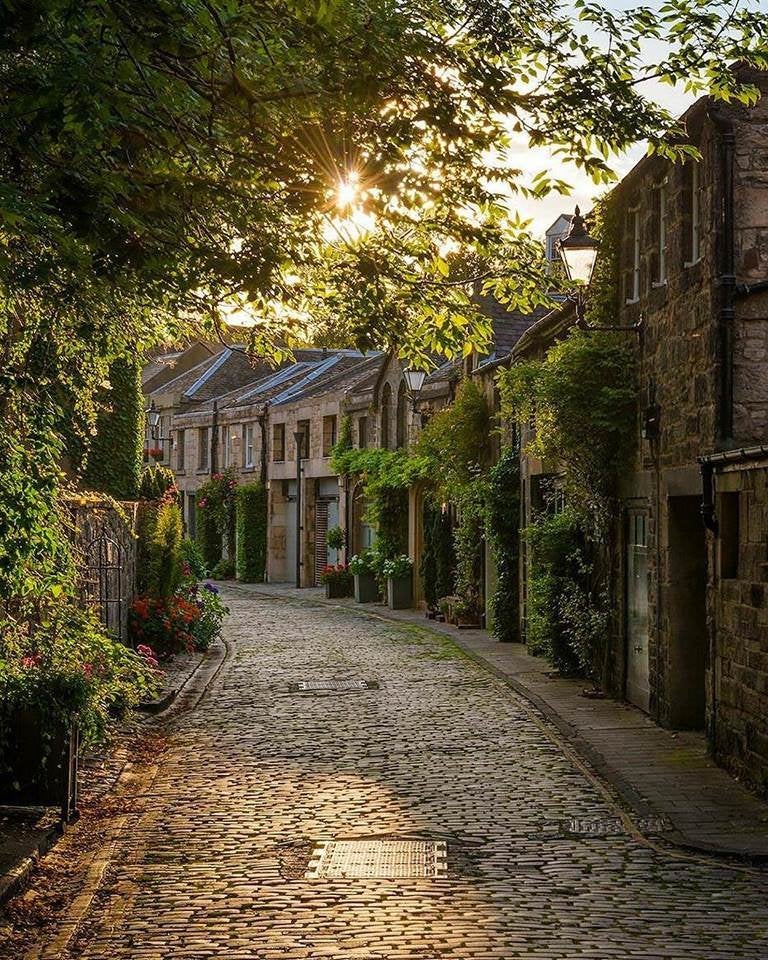 HoganSOG's tweet photo. Cobblestone in Edinburgh, Scotland. https://t.co/nVCeHLNJzn