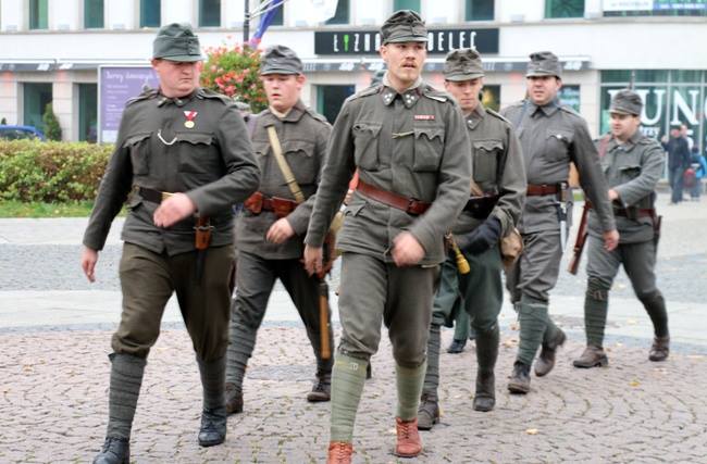 Reenactors at a commemoration ceremony in VerdunAustro-Hungarian units (especially heavy artillery) also participated on the western front.