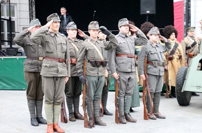 Reenactors at a commemoration ceremony in VerdunAustro-Hungarian units (especially heavy artillery) also participated on the western front.