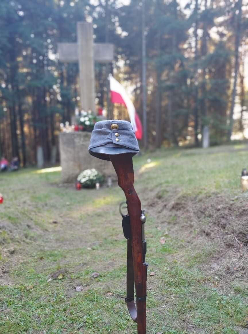Reenactors in Poland remember the fallen