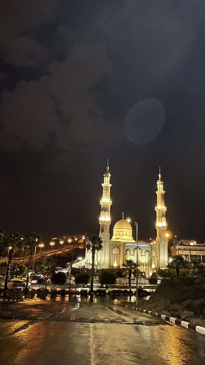 KH_Y99's tweet photo. #ابها
الصمت في حرم الجمال جمال 💜🤍. https://t.co/GdY4NIAUum