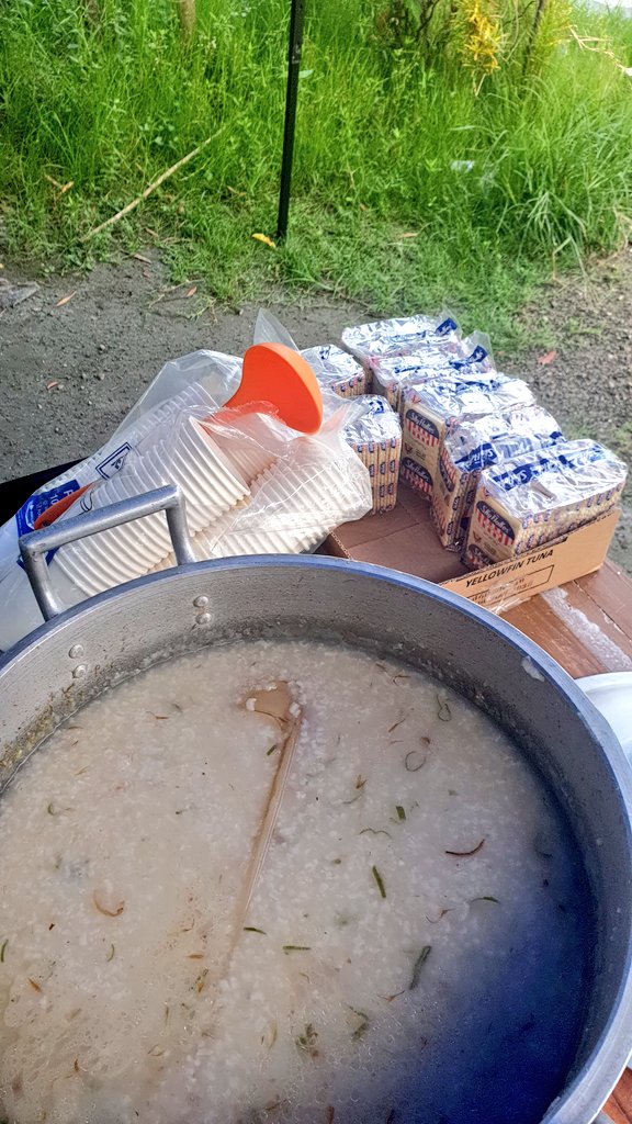 Good morning!! 🌞

Gave out lelut for breakfast today at the pantry ☺️💖 shawrawt to Ate Lourdes for preparing the food!! Sarap to the chicken bones! 😋

Message me if u want to donate! In kind donations are preferred (hygiene kits, veggies, food packs) ❤️ yay happy Sunday!! ☺️