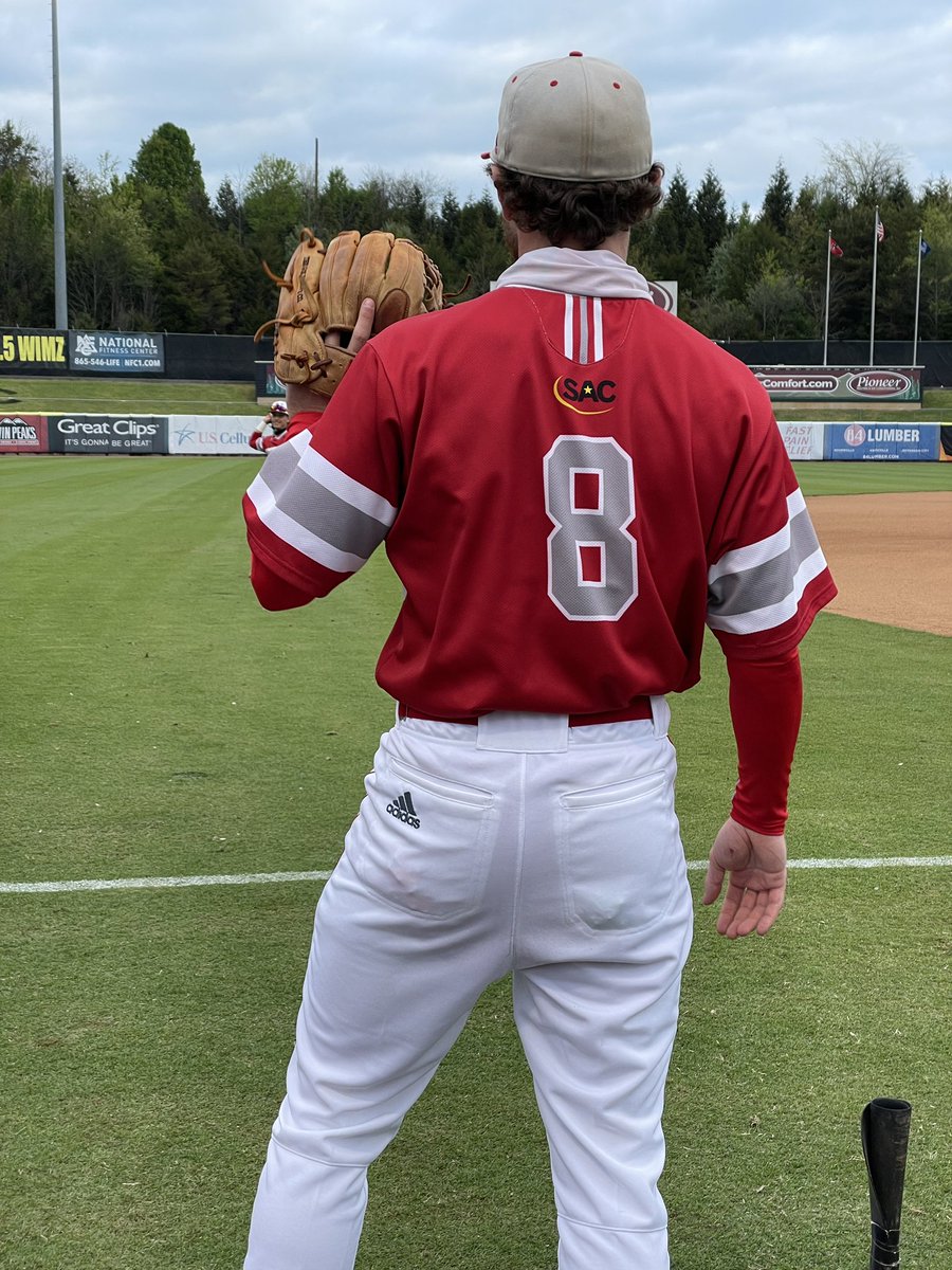 NewberryBSB's tweet photo. Old school red jersey look 🔥@DaltonLansdowne #TheBerry https://t.co/xmC6Y8oWlA