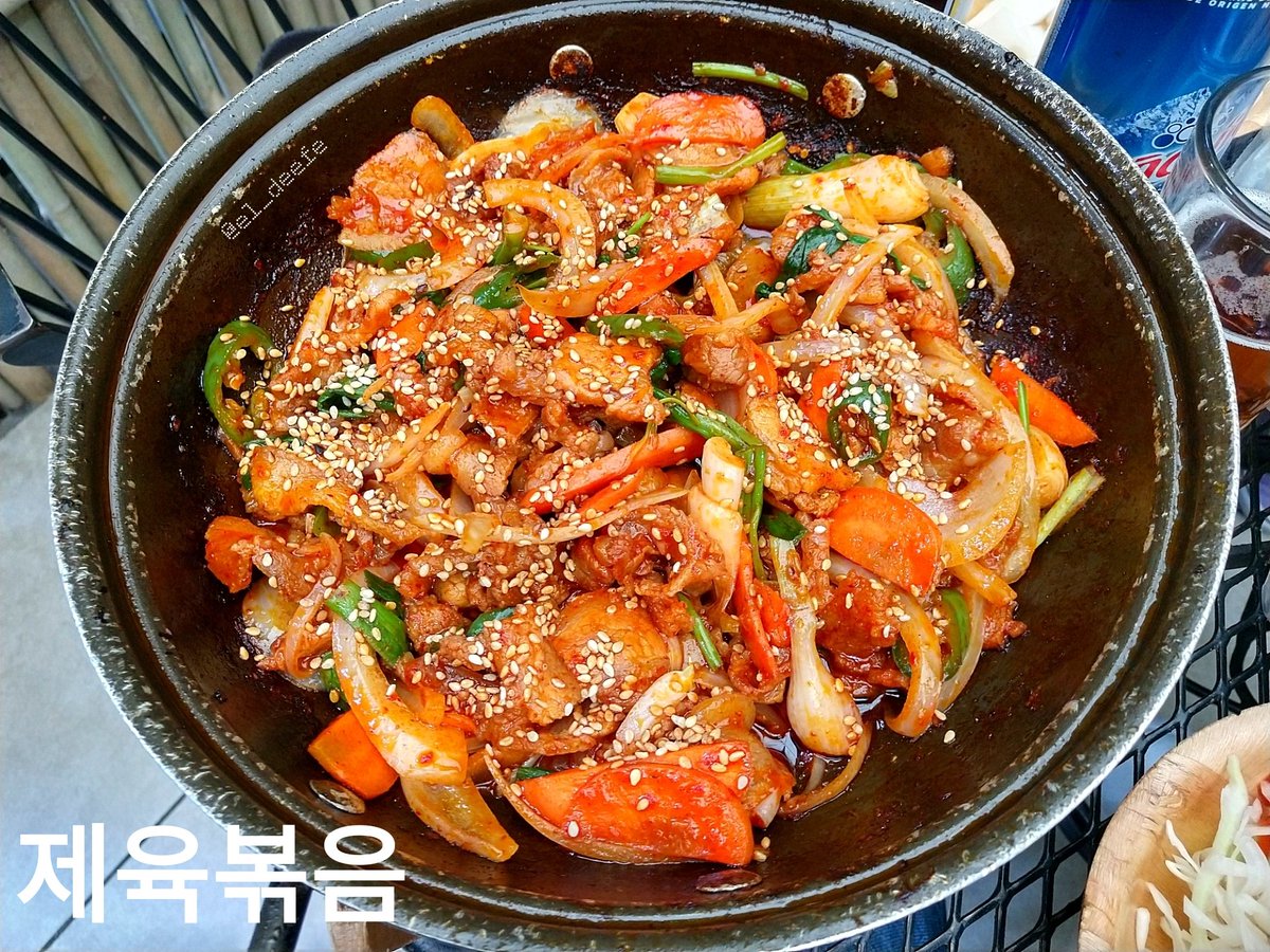 el_deefe's tweet image. Una de nuestras mejores amigas (@Poekenobi_7) nos llevó a comer comida coreana al "JJANG".🇰🇷

Yeiuk Bokkum - Cerdo Salteado.
Fried Chicken - Pollo frito estilo coreano.
Kimchi Jjeon - Tortilla de Kimchi.
Cheese Rappoki - Ramen picante con queso y pasteles de arroz.

Bueno, bueno!