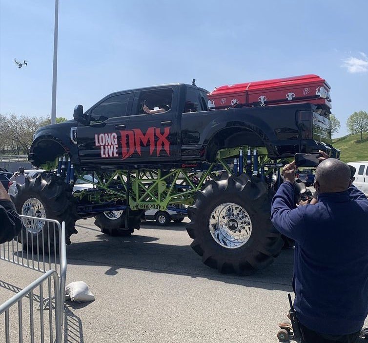 3DBangBang's tweet photo. Les enfants de DMX sont hallucinants... 😔💪🏾💭🏍💨🎶🙏🏾 X 🙏🏾🎶🏍💨
#DMX #DMXFuneral #DMXMemorial #DMXForever #DMX4EVER #BarclaysCenter https://t.co/MapkXpSOR9