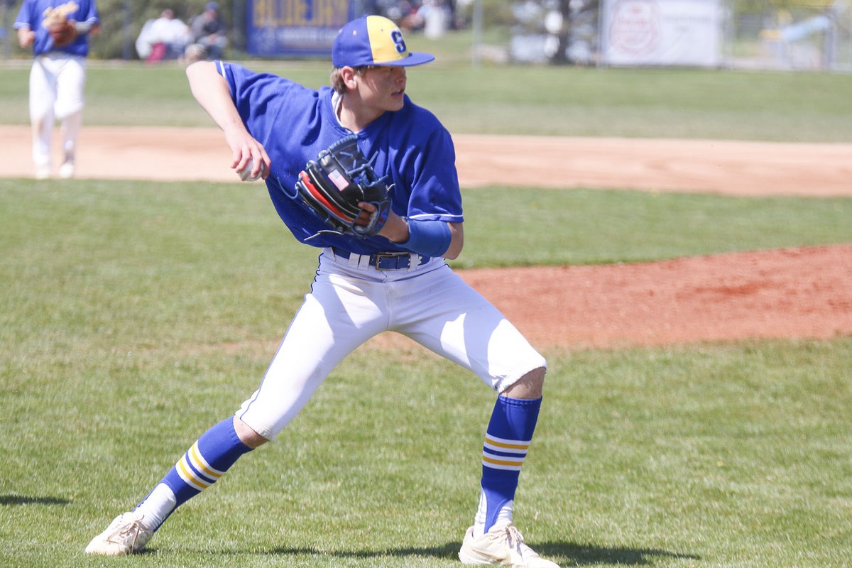 SCIStephanie's tweet photo. BASE: Finn Hochstein of @SewardBlueJays sets to throw to first against Wayne. #sewardjays #fieldyourposition https://t.co/iAzdwGLQ8l