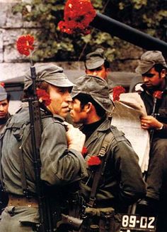 sofia_asilva's tweet photo. Hoje comemoram-se 47 anos desde que Portugal restabeleceu a sua democracia. Não vivi este dia em 74, mas reconheço a importância de o mantermos vivo para que nunca mais permitamos que os nossos direitos nos sejam retirados. LIBERDADE SEMPRE! FASCISMO NUNCA MAIS! #25deAbrilSempre https://t.co/1bI3NLcFOp