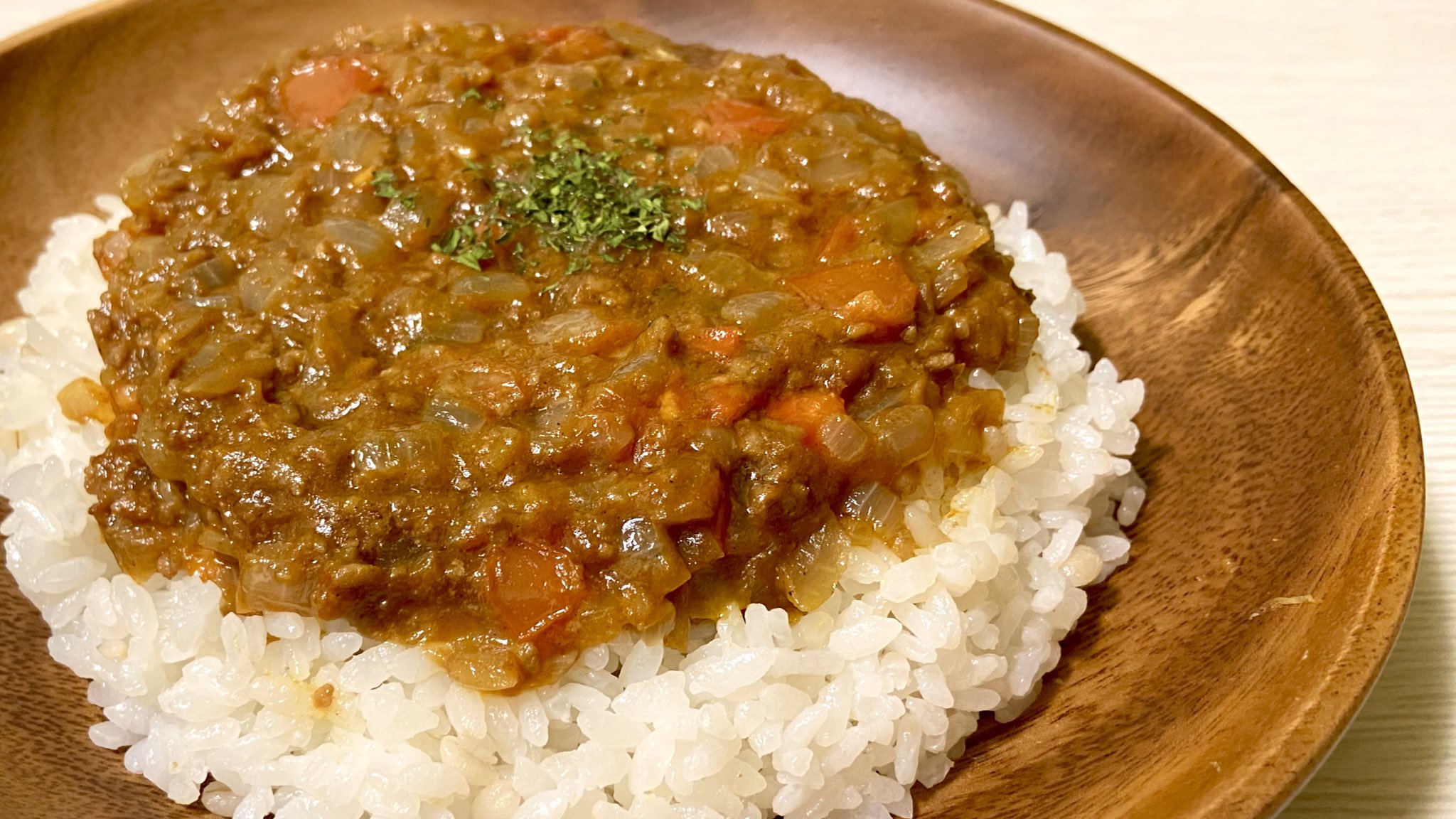 麦ライス シェフ 料理家 カレーなどを作った鍋の洗い物でスポンジが死なずに済む洗い方 鍋に大さじ1の水を入れ沸騰させる キッチンペーパーで拭き取る あとは通常通り洗うだけ どうか世の中のスポンジさん達を１つでも救うと思ってrtしてください
