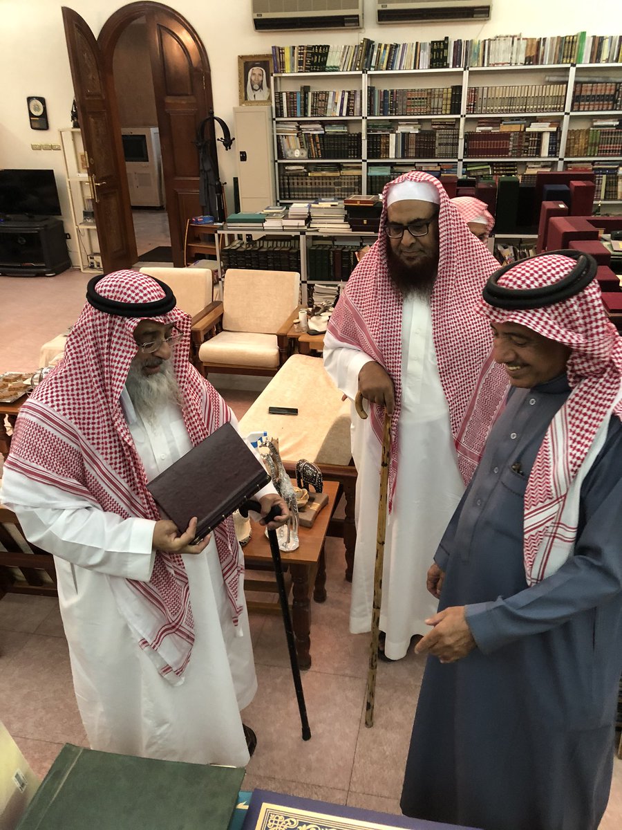 سعدت بزيارة الأديب المؤرخ #حماد_السالمي
<a href="/HammadSalmi/">حماد السالمي.</a> 
معية الشيخ عبدالله العبدلي
<a href="/asheqalkotob/">عبدالله بن سفر العبدلي الغامدي</a> 
والشيخ حسن الثقفي .
والباحث المبدع منصور الحارثي
<a href="/maysan1436/">Mansoor Alharthi</a> 
وكانت أمسية تاريخية أدبية  
في مكتبته الشخصية العامرة
ونشكره على حسن الإستقبال والضيافة والهدايا من الكتب .
#مذكرات_ناشر