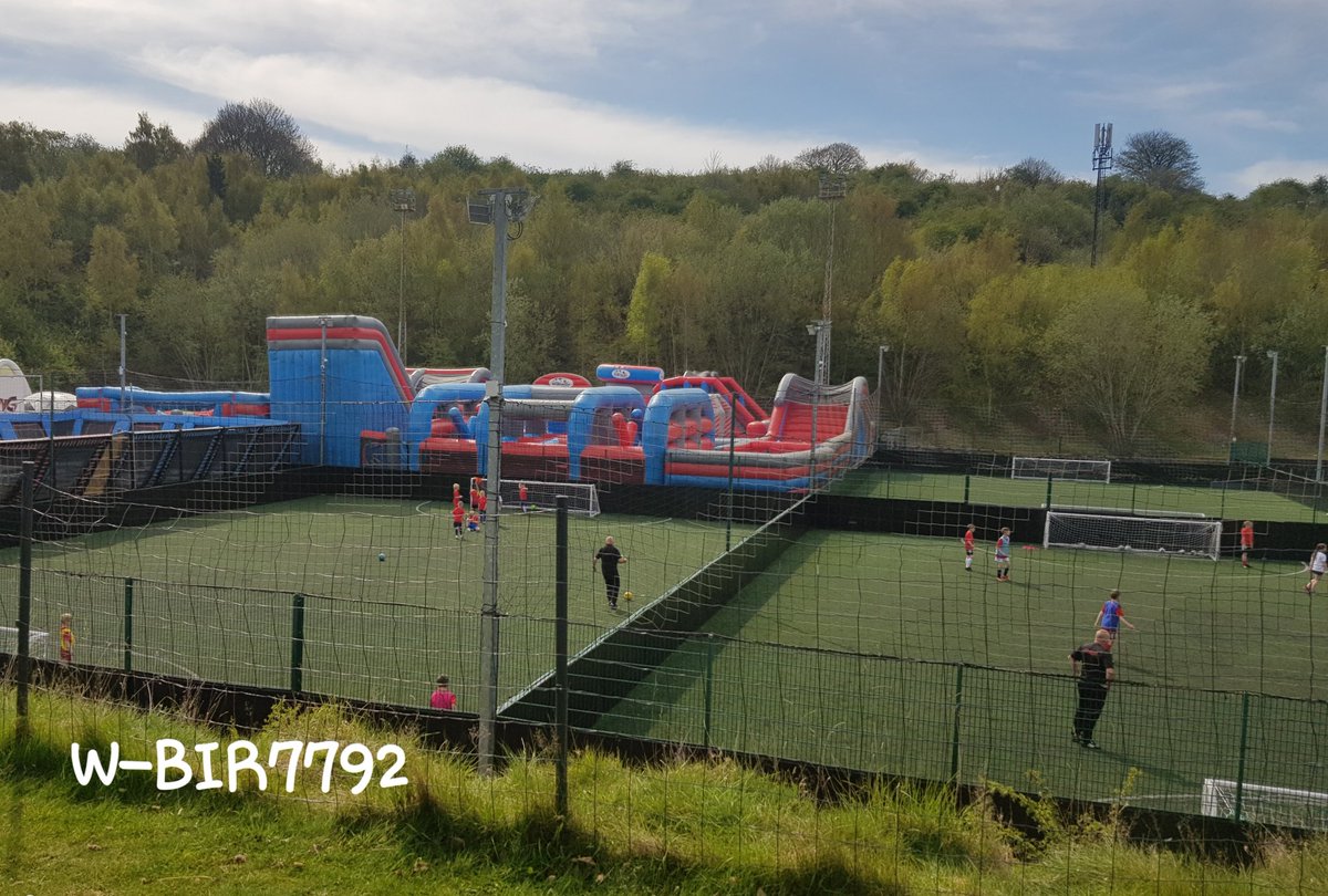 CradleyTownDC's tweet image. Great turnout for our Development Centre "Play &amp;amp; Stay" session. Huge thanks to our coaches today who are doing a great job, smiling happy faces across the pitches ⚽️🙂 #fun #footballfamily #developingcoaches @BirminghamFA @BCbeactive @CaslonPrimary @colleylane @BC_CoachesClub