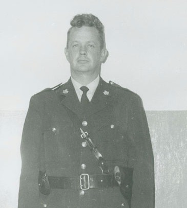 BCLEMemorial's tweet photo. OTD 1960, @SaanichPolice Cst Robert Norman Barry KIRBY was called to attend the Colquitz Provincial Mental Home (now #VIRCC) to look for Raymond Harold, a deaf-mute patient who’d broken into 2 buildings, stolen 2 rifles + ~100 rounds of ammunition, & fired at unarmed staff. https://t.co/KZTa0TQEIQ