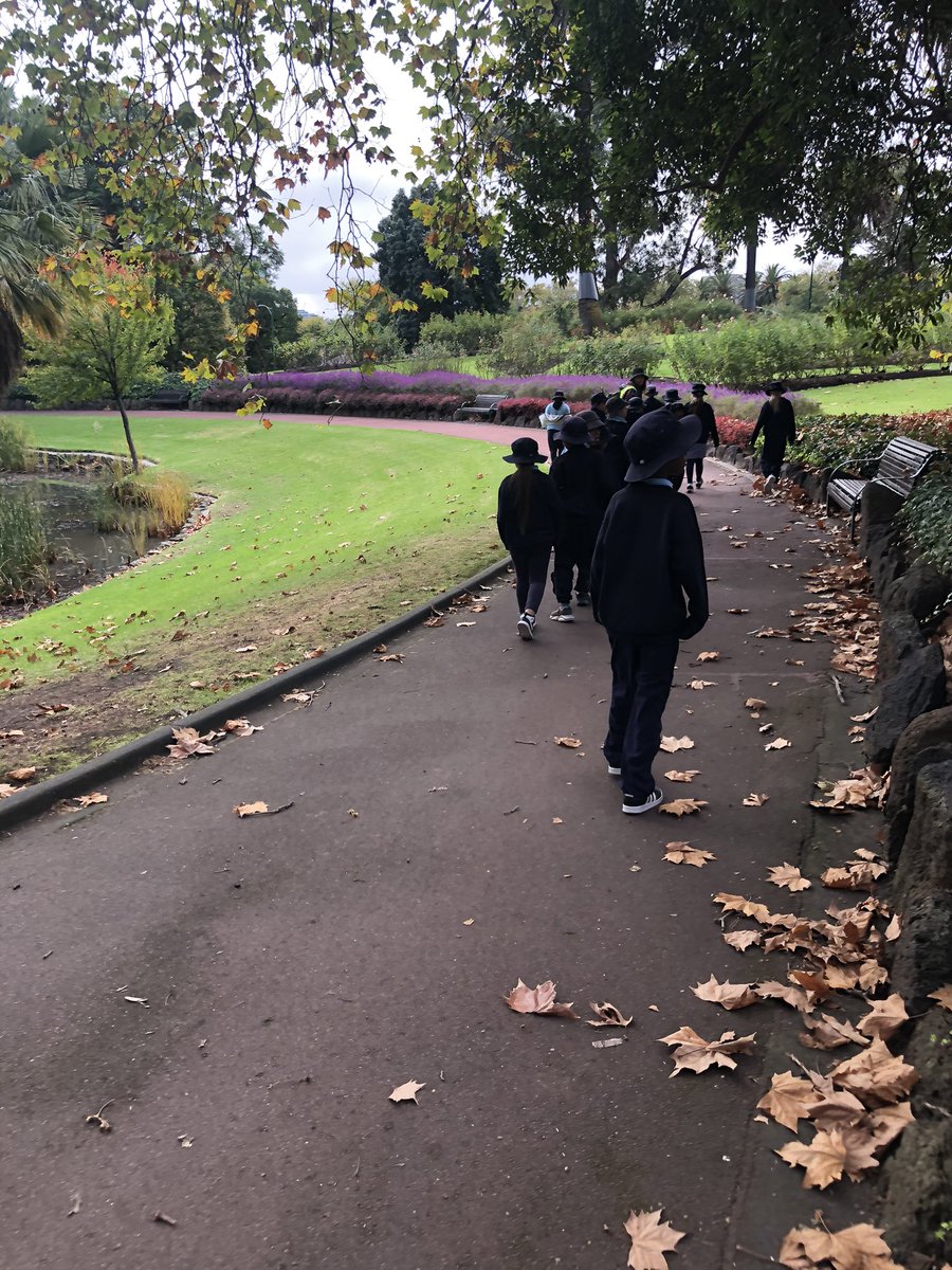 RaniaGPS's tweet photo. 3/4 students loved visiting the NGV to watch the book they’ve been reading about in action! What a beautiful morning it was in the city #GlengalaPROUD https://t.co/ITTTszXZ0g