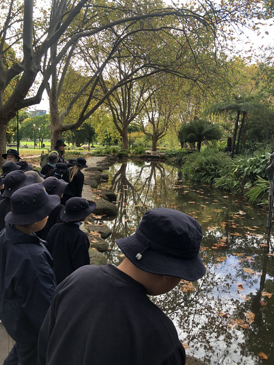 RaniaGPS's tweet photo. 3/4 students loved visiting the NGV to watch the book they’ve been reading about in action! What a beautiful morning it was in the city #GlengalaPROUD https://t.co/ITTTszXZ0g