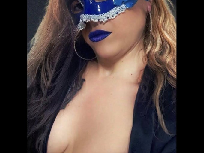 I'm online right now on skyprivate (live skype show). my private profile:  Please RT. thanks! #camgirl<a href="/tag/camgirl"class="tags"><span>#camgirl</span></a>