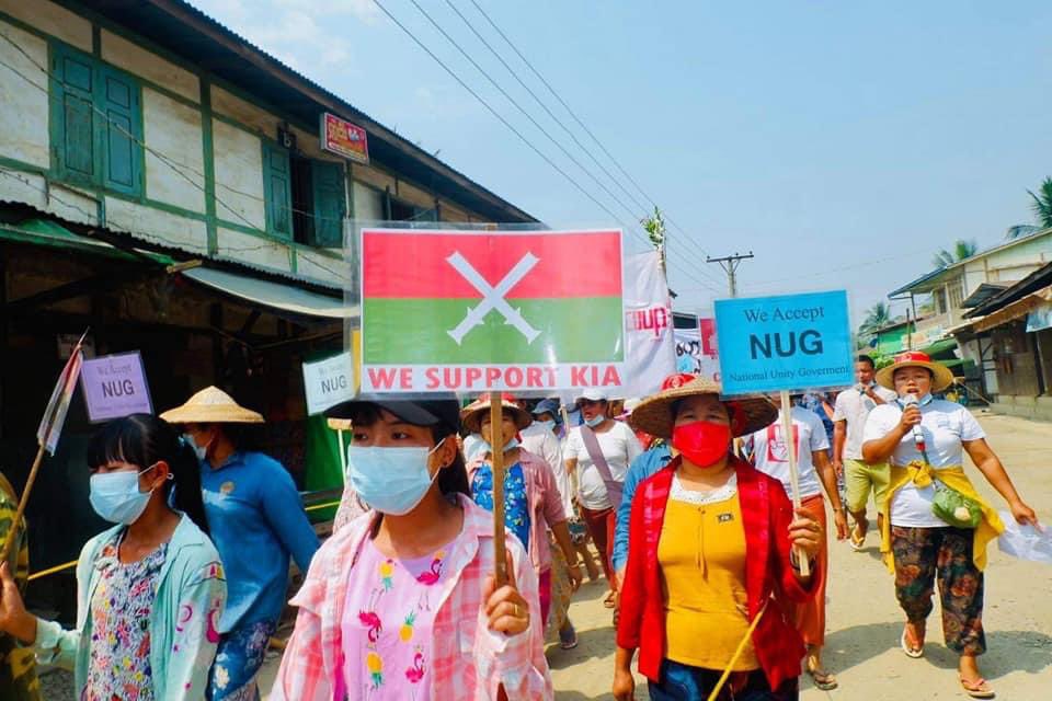 Zuzzie15's tweet photo. — Tarmakhan Revolution Strike —

Pro-democracy protesters staged a peaceful march in Tarmakhan, Hpakant this morning (Apr 25). 

#WhatsHappeningInMyanmar 
#Apr25Coup https://t.co/ocVMtsB1UQ